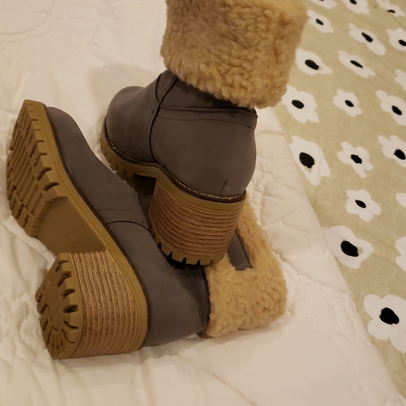 Gray workboots - Picture 4 of 4